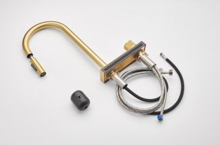 Смеситель для кухни Milacio Ultra MCU.556.GD с вытяжной лейкой и каскадным душем брашированное золото